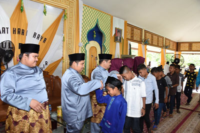 Open House di Rumdis Bupati Amril Dipadati Masyarakat 